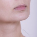 白ニキビが唇の真下や周辺にできる原因と対処方法